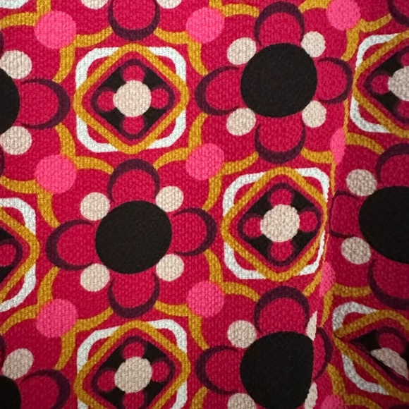 Eliza J | 3/4 Sleeve Crew Neck Short Dress | Red & Black Geometric Print Dress - Picture 5 of 10